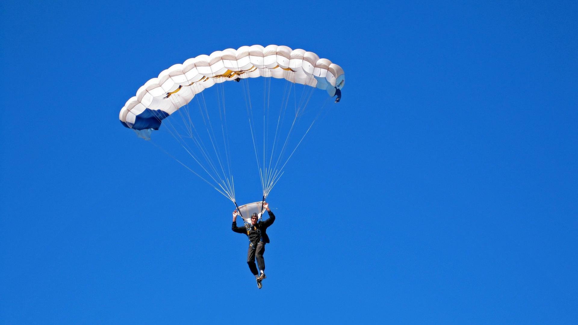 苏炳添加盟大学短跑教学项目指导新人，苏炳添将成立短跑实验室